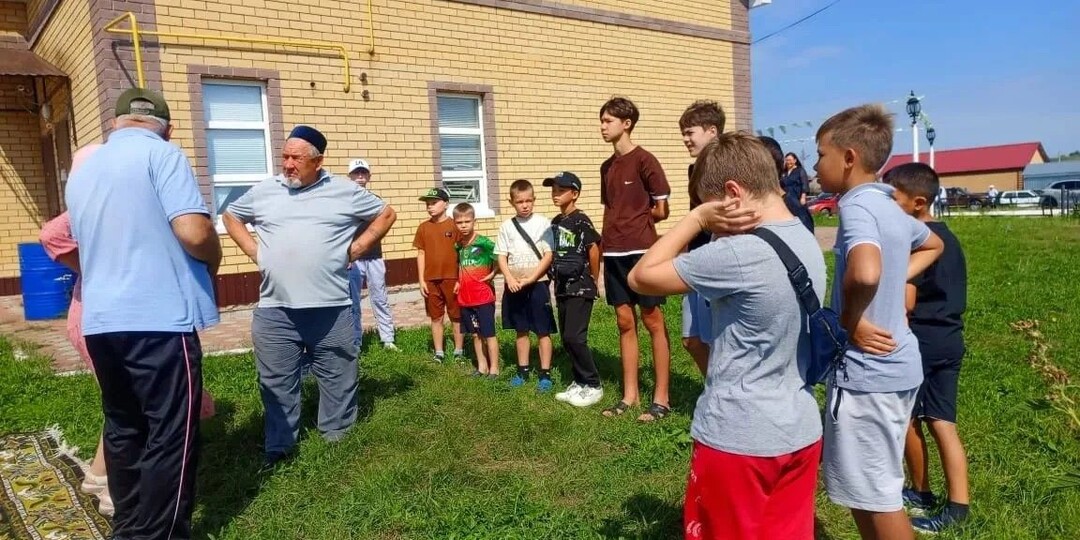 Детский Сабантуй в Светлом Озере собрал юных гостей со всего поселения