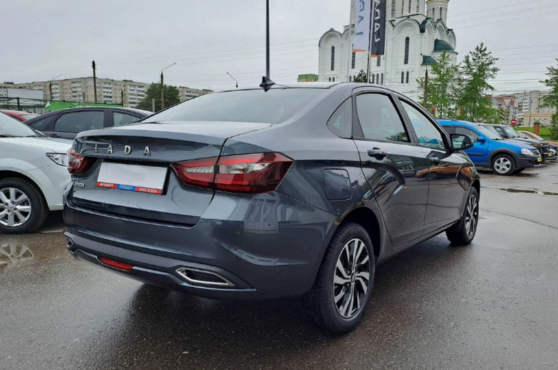 К китайцам доверия нет. Купил Ладу Весту в полном фарше, пересел с Nissan Almera. Почему Веста а не китаец?