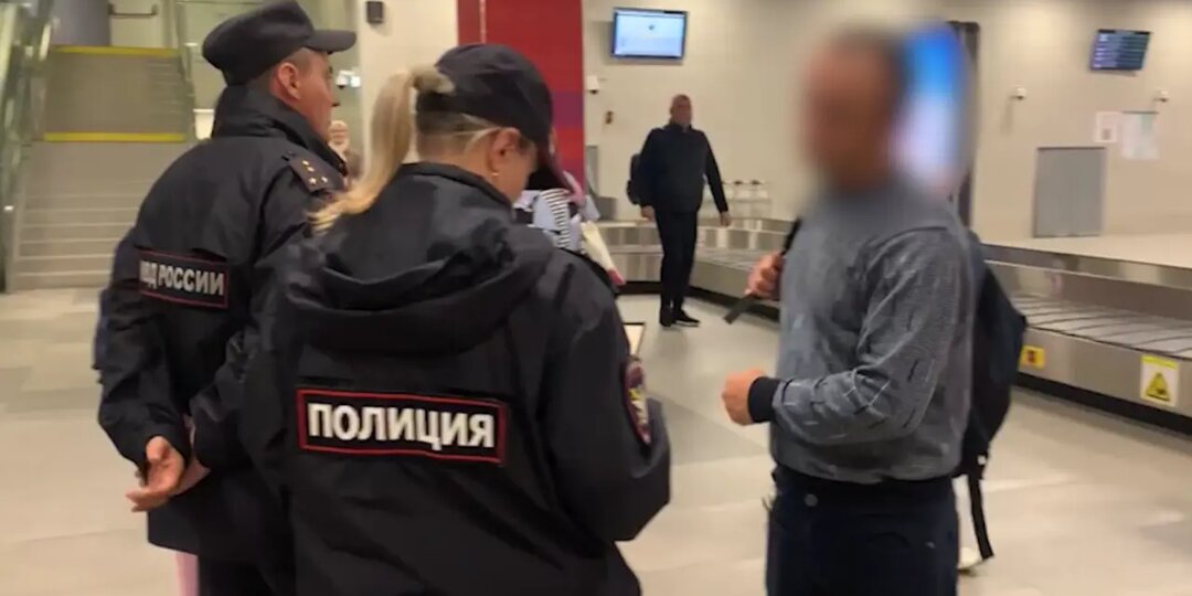 Мигрант сменил паспорт, чтобы вновь проникнуть в Россию