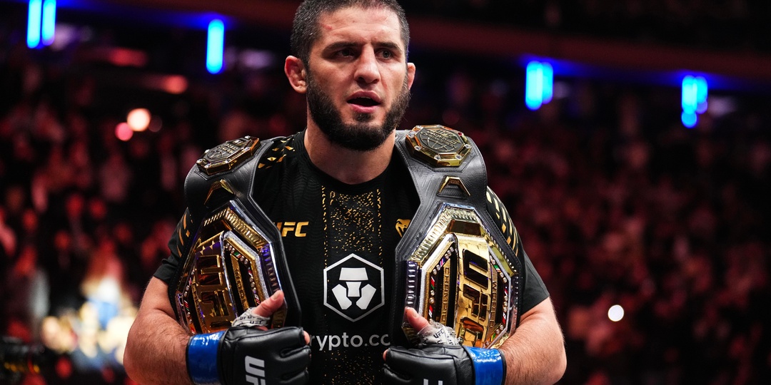 Первый двойной чемпион UFC из России и один из величайших бойцов в истории: биография Ислама Махачева