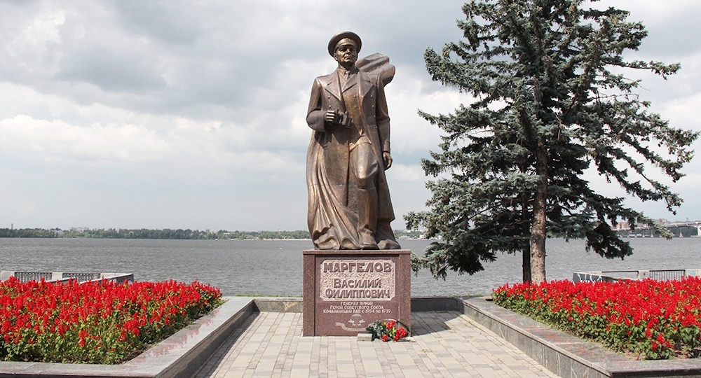 В Днепре снесли памятник командующему ВДВ Василию Маргелову
