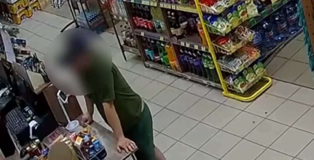Красноярец расплачивался чужой картой за дорогие напитки