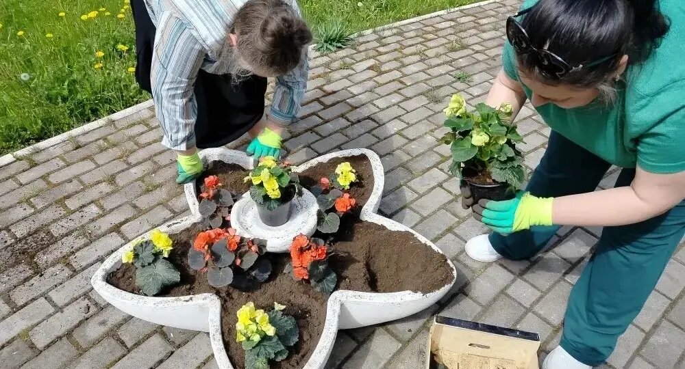 В тульских больницах обновляют зоны отдыха и детские площадки
