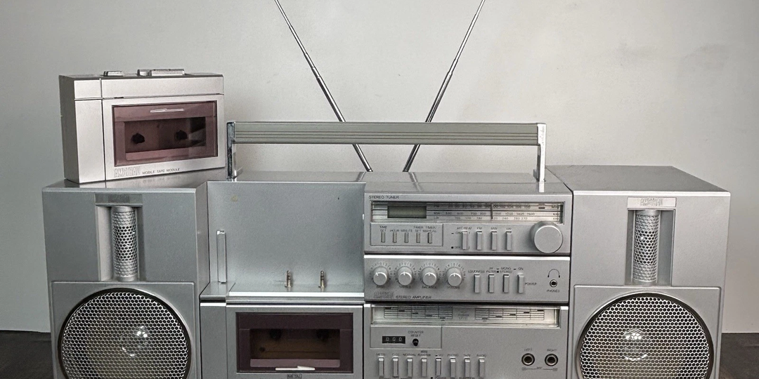 Редкий бумбокс британской фирмы из Японии — Amstrad 8090