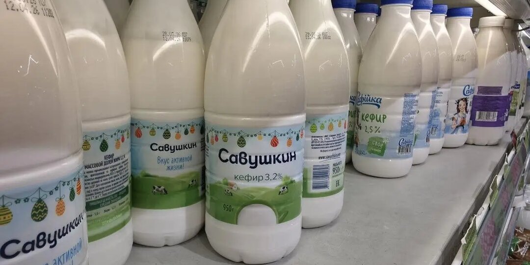 Почему нельзя пить кефир с огурцом на завтрак: сочетание, раздражающее желудок сильнее фастфуда