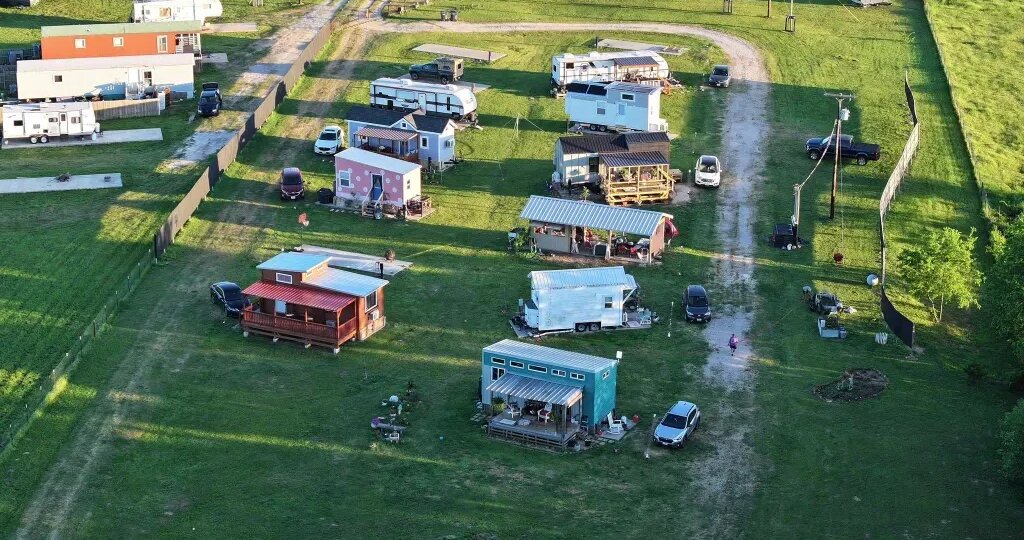 Пенсионерка основала в Техасе деревню только для одиноких женщин