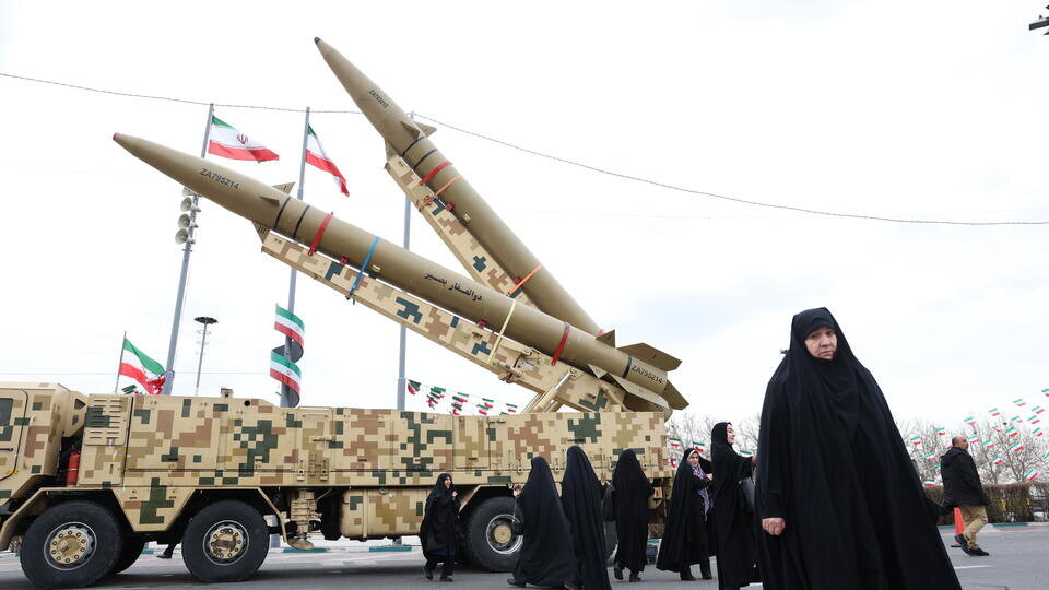     WSJ: Иран готовится к новому этапу конфликта с США ABEDIN TAHERKENAREH/EPA/TASS