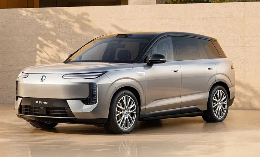 Denza N8 2026: 1000 км на одной зарядке и 1200 л.с. — BYD переписывает учебники