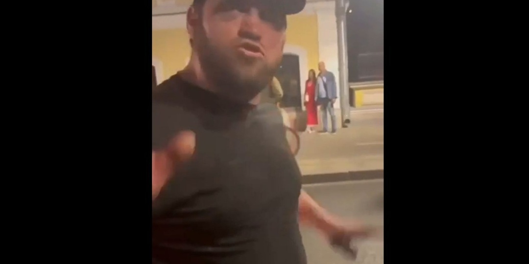 «Ты никто!»: босоногий бородач показал полицейским, кто тут главный
