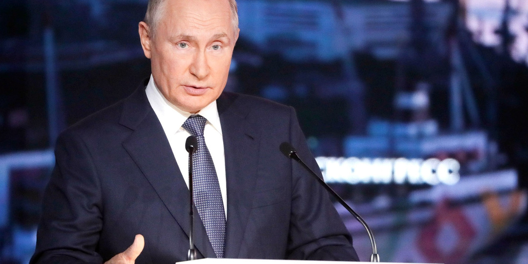 Алиса против демона антисоветизма, нашептывающему Путину неправду