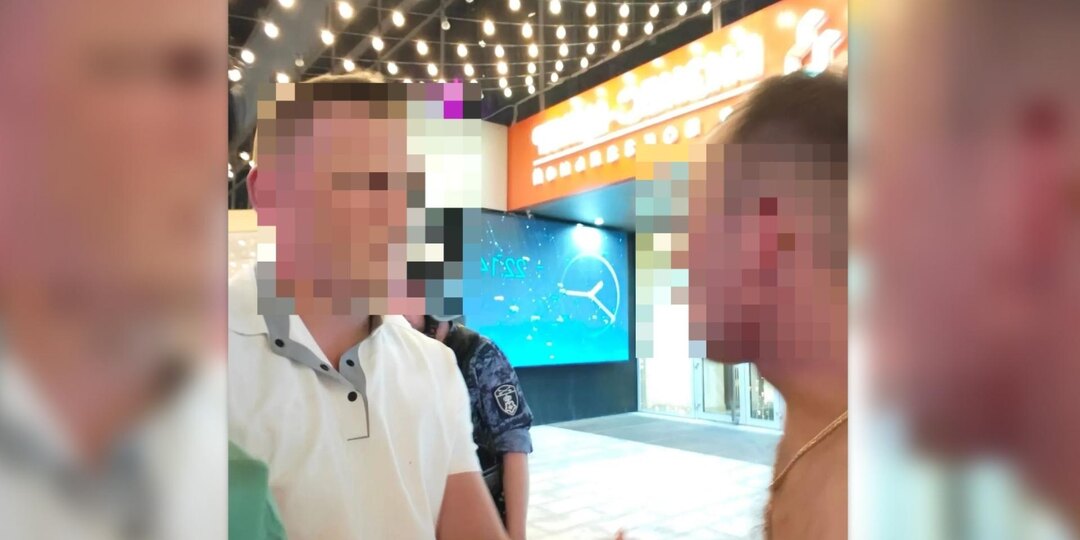«Он уже начал хрипеть»: у новосибирского клуба толпа избила посетителя из-за дресс-кода