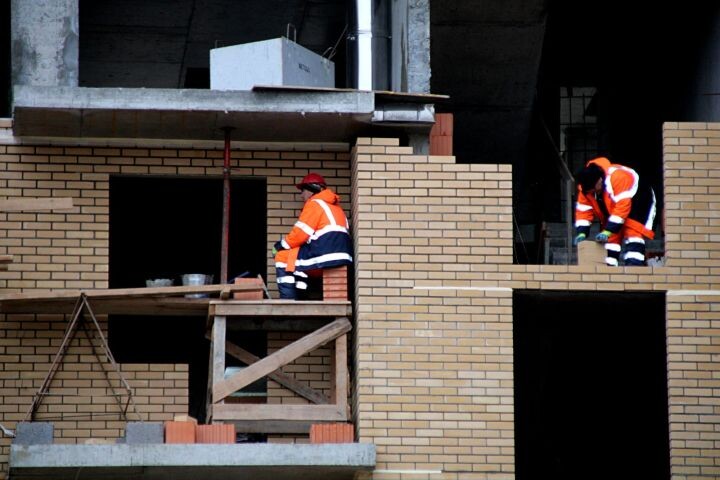 Сократить сроки строительства многоквартирных домов планируют в России
