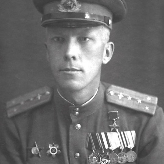Он горел в кабине, но не выпускал штурвал, пока бомбы не ушли точно в цель: подвиг Петра Романова за 21 день до Победы