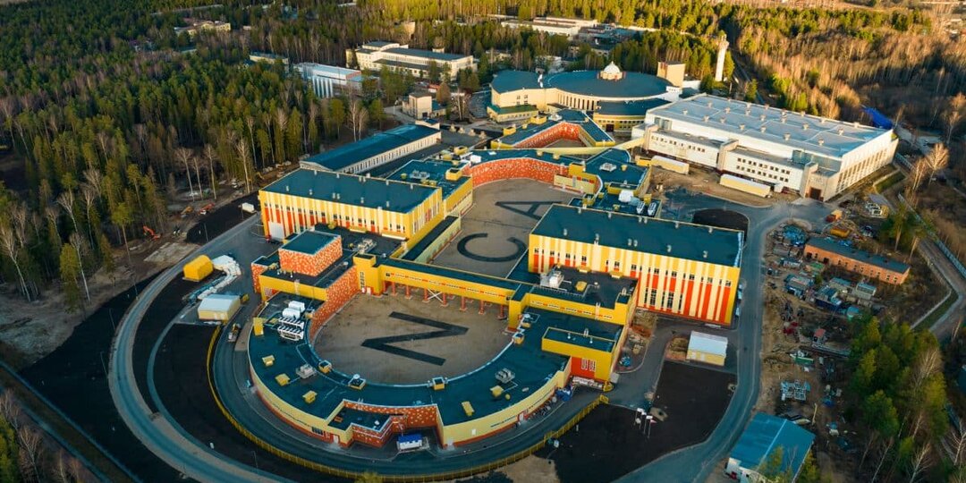 Сибирские змейки на дипольных магнитах помогут управлять поляризацией протонов в коллайдере NICA