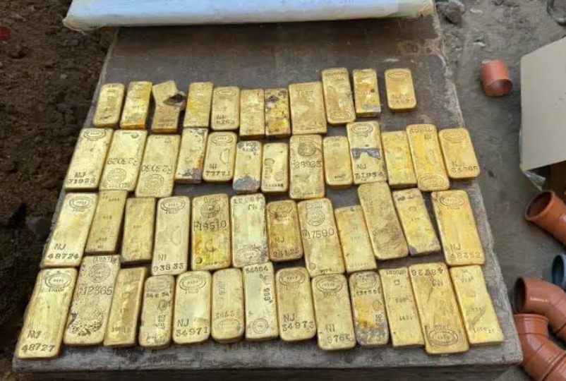 Клад в подвале: строители не верили своим глазам, когда вскрыли стену