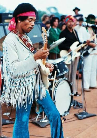 Woodstock 1969: последний день фестиваля и легендарное выступление Jimi Hendrix