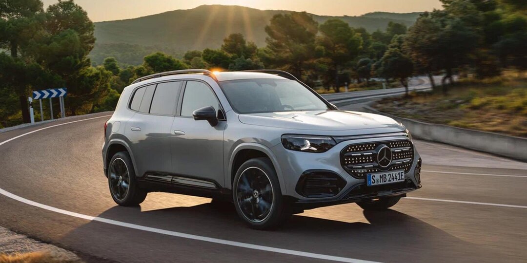 В России стартовали продажи гибридного кроссовера Mercedes GLB