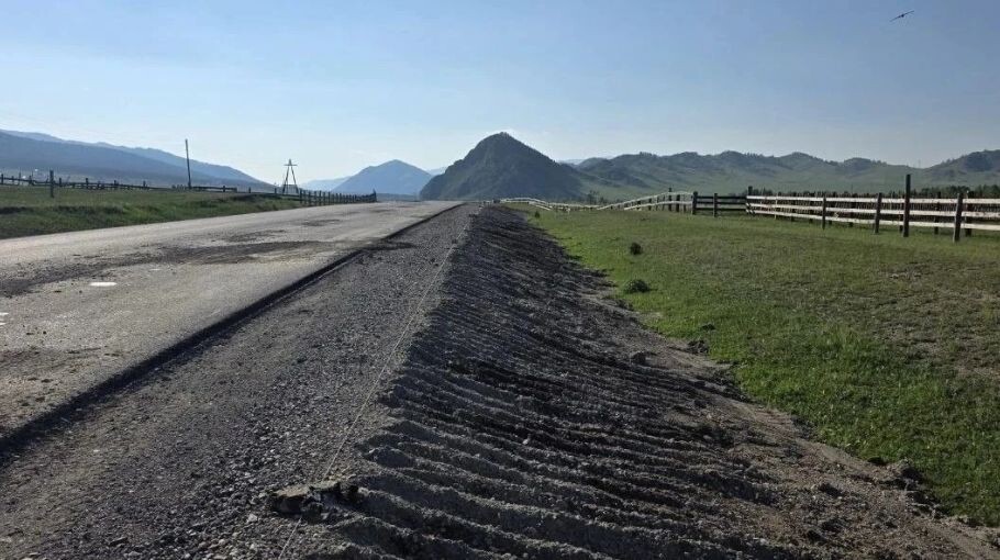 В Республике Алтай на 80% завершен ремонт участка автодороги на Казахстан