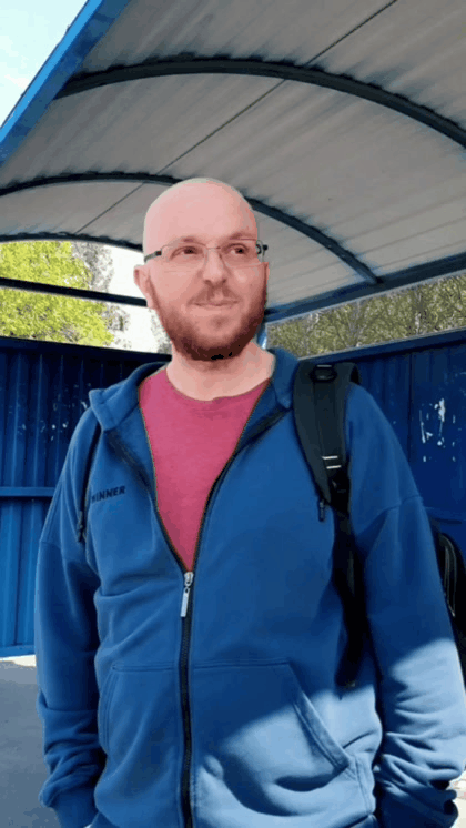 Когда говорю: "Ромка, улыбнись!", он улыбается как на элитном показе зубных протезов! 😁
