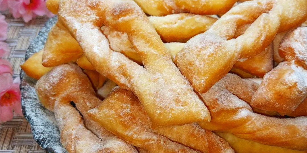 Беру кефир и через 10 минут вкуснятина к чаю на столе! Без яиц! Очень просто, быстро и вкусно!