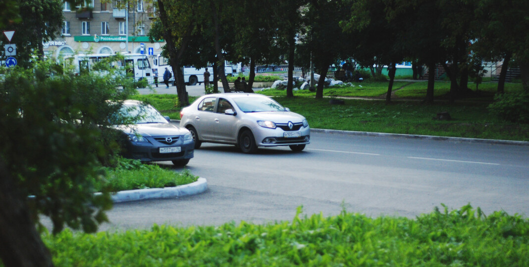 Автоинструктор напомнил, какие способы и гаджеты помогут быстро найти машину за городом