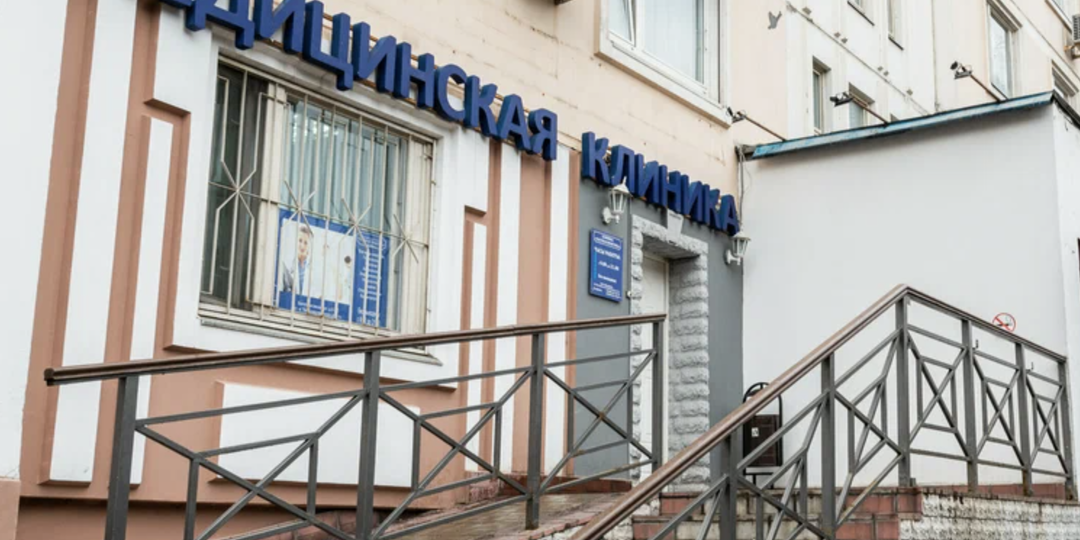Два лица одного врача: почему в поликлинике он злой, а в частном центре — добрый