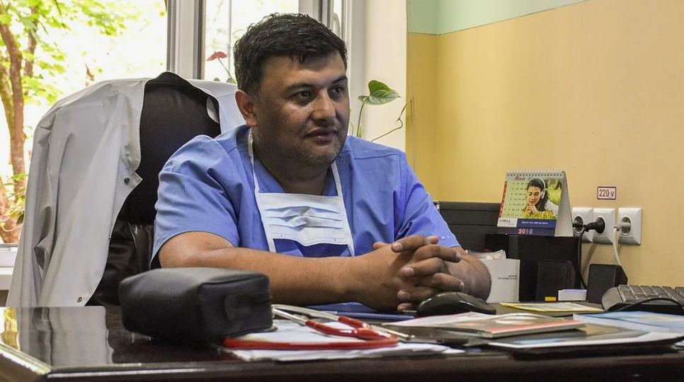 «Зачем я приехал в эту Россию»: врач-мигрант пожаловался на предвзятость пациентов и получил встречный вопрос о дипломе