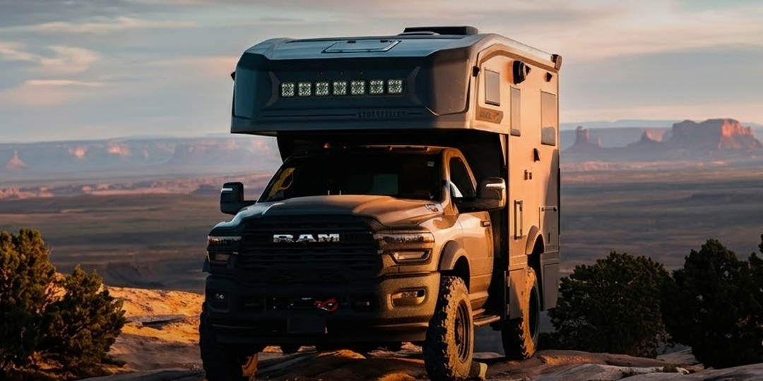 Автокемпер Storyteller GXV Wild стоит как целый дом, зато у него есть огромный и мощный мотор V8 😎