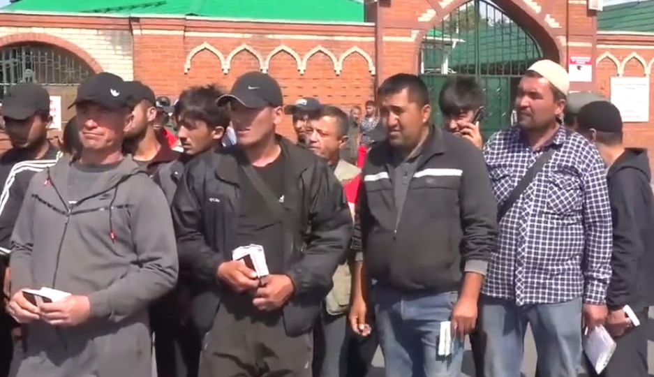 «В каждом вашем законе найдём лазейку»: узбеки-мигранты придумали, как учить не говорящих по-русски детей за счёт РФ