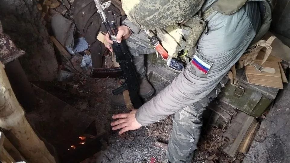 Семь дней одежду не снимали