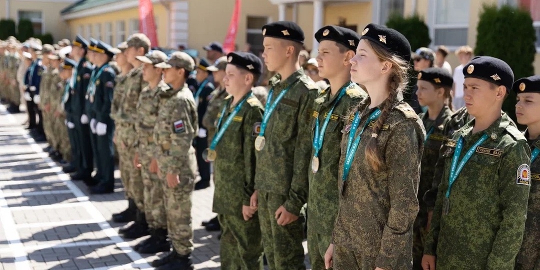 Движение первых на финишной прямой.