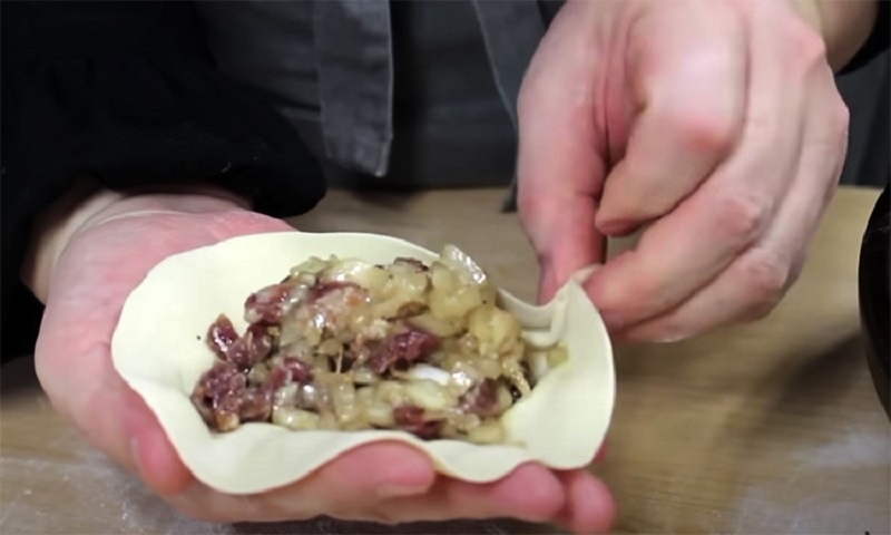 Готовые манты на пару с сочной начинкой