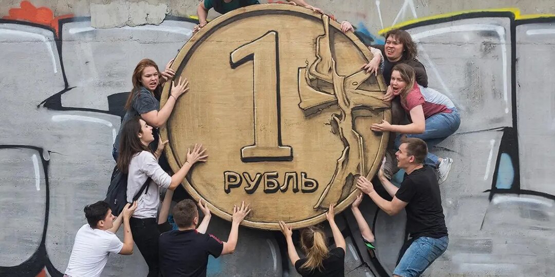 Рубль снова пошёл вниз - чего ждать осенью: Эксперты дали прогноз