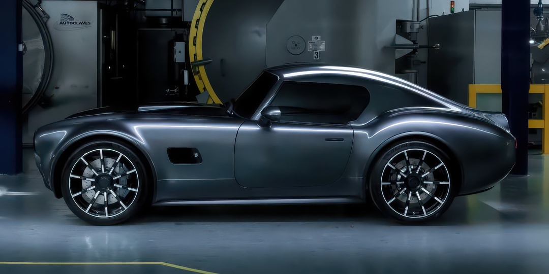 Британская классика с жестким верхом: представлено купе AC Cobra GT Coupe мощностью до 720 лошадиных сил