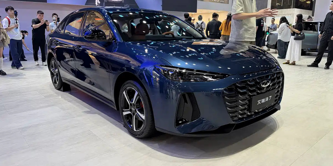Chery возродила Arrizo 7. Теперь это дальнобойный гибрид