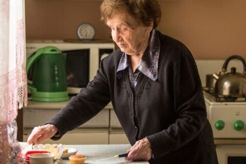 Пенсия, стаж и баллы: что меняется в правилах по уходу за пожилыми людьми и инвалидами, подробно в статье