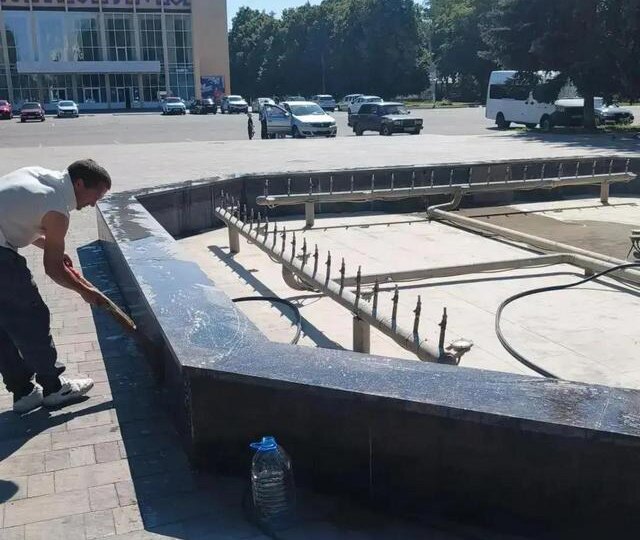 В Курске починили фонтан в парке имени Рокоссовского