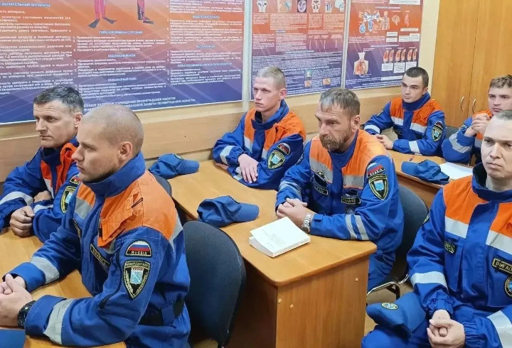 Спасатели Ленобласти подтвердили навыки проведения водолазных работ