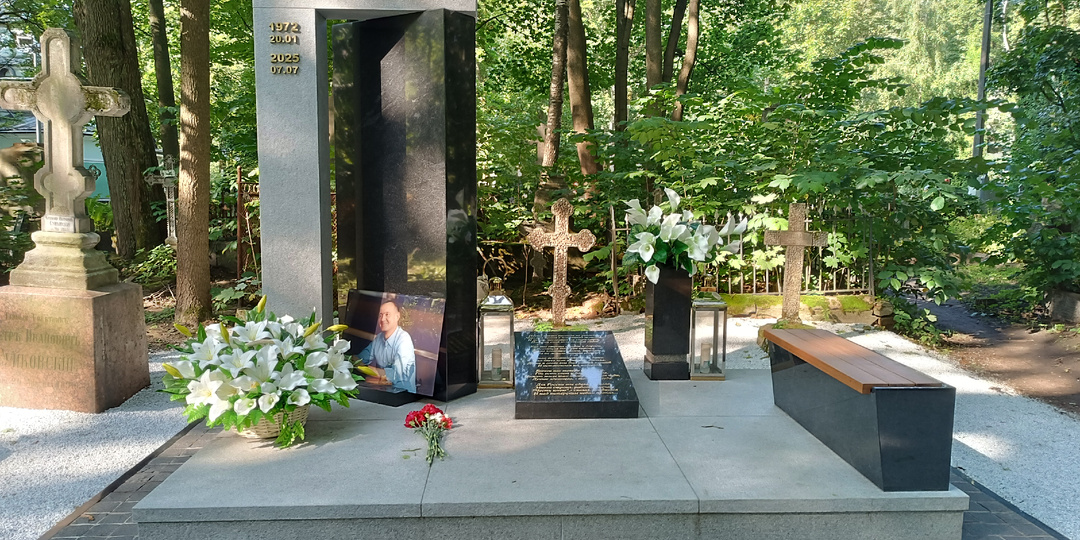На могиле экс-министра транспорта России Романа Старовойта установили новый памятник