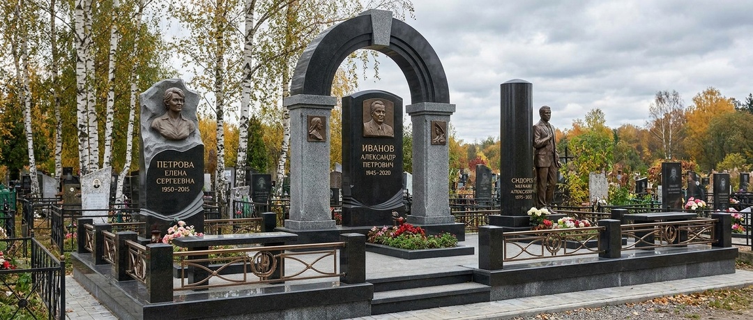 Мемориальный комплекс на кладбище: отличия от стандартных надгробий, этапы проектирования и монтажа