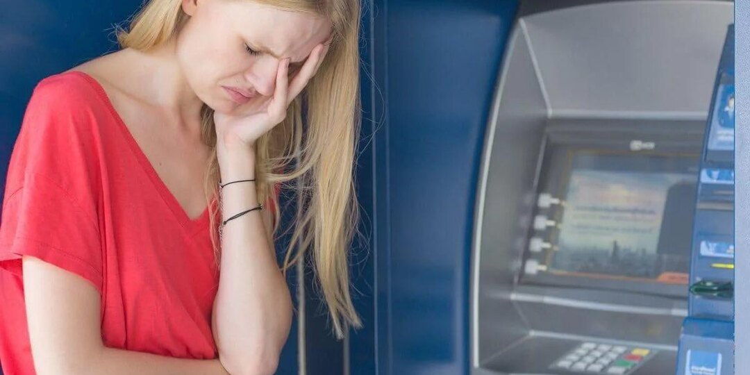 Банкомат зачислил 200 тысяч чужому человеку: клиентка добилась через суд выплаты 337 тысяч рублей