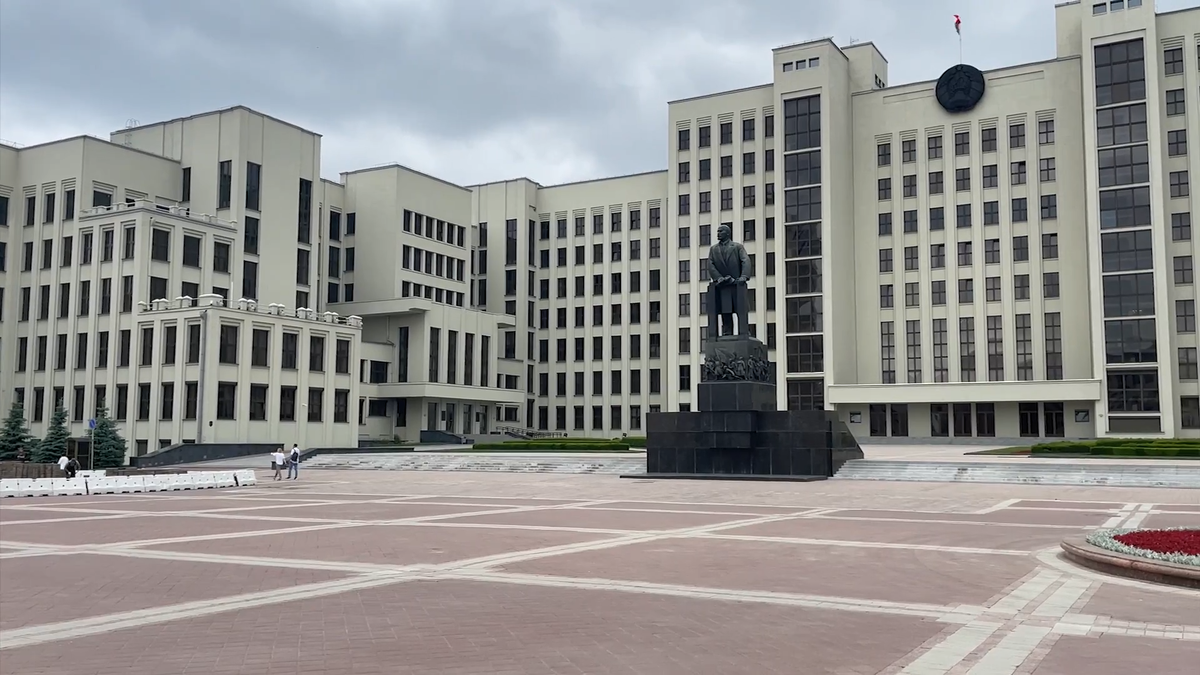 Площадь Независимости: центральная часть Минска, откуда удобно начинать маршрут по проспекту