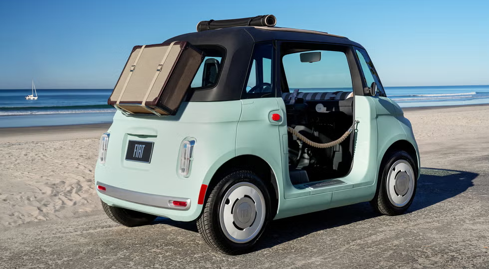 Крошечный Fiat Topolino EV становится популярной заменой гольф-кару — даже для тех, кто не играет в гольф