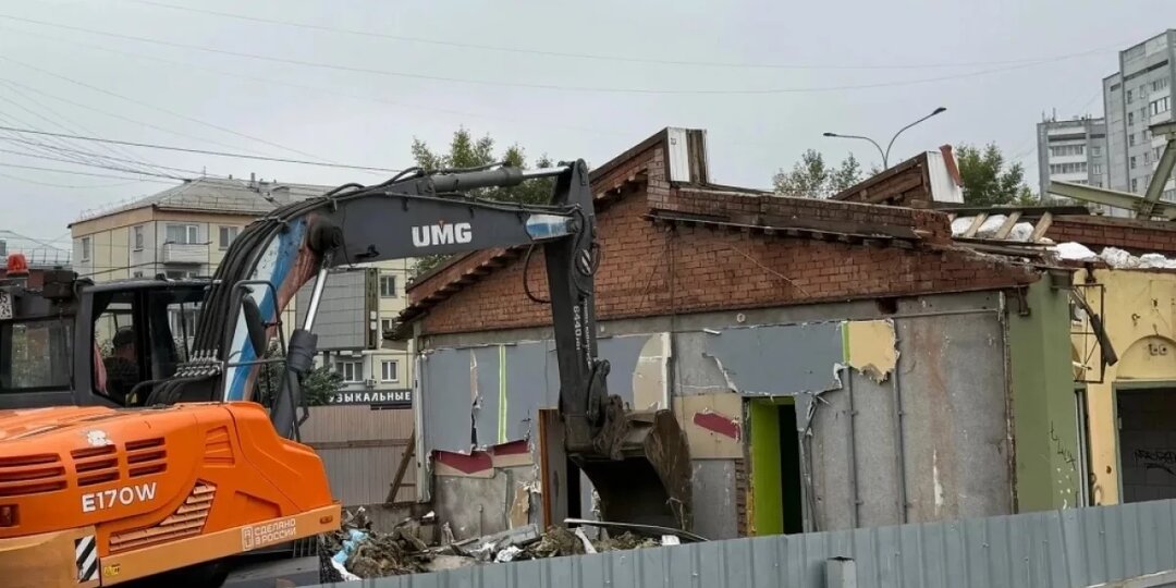 Половину первого павильона разобрали на Предмостной площади в Красноярске