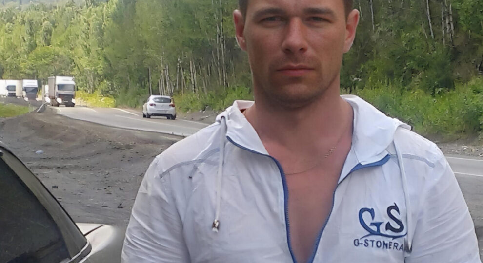 Его сбили на дороге и бросили. А пока он был в коме, умерла мама и родилась дочь, которую они ждали 18 лет.