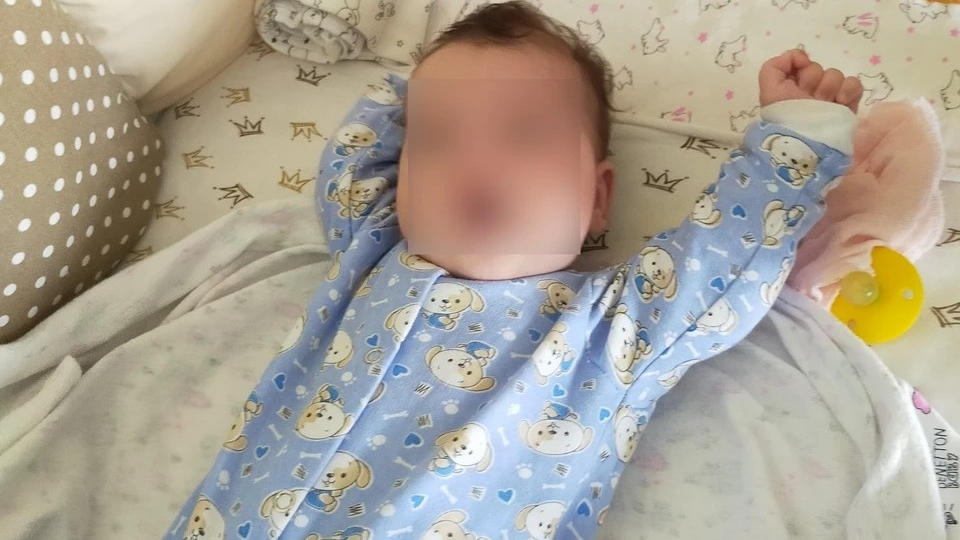 Холодильник вместо колыбели: как ссора родителей оборвала жизнь 8‑месячного ребёнка — и что они сделали потом