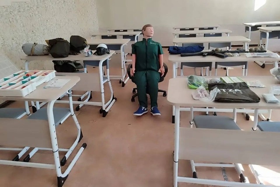    Школа №152 в Донецке получила новое оснащение для кабинетов труда, ОБЗР и наук