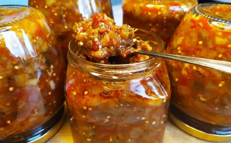 Баклажанная икра с перцем и томатами: насыщенный вкус в каждой банке
