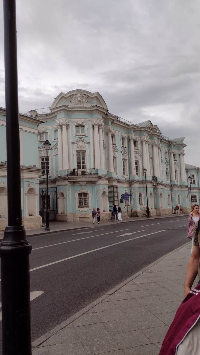 Бывший дворец Алексея Разумовского, фаворита императрицы Елизаветы, на улице Покровка в Москве, фотография автора статьи