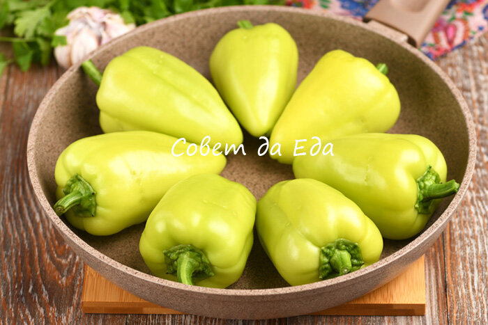 Очень вкусное блюдо из сладкого перца (все дело в соусе из огурцов)